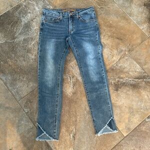 Joe’s mid rise jeans. Zipper with button fly. Scalloped raw edge bottom